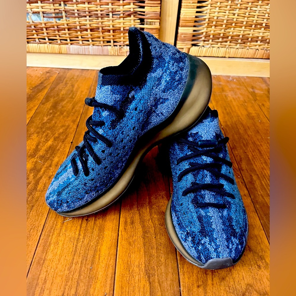 2021
Yeezy Boost 380 'Covellite'
Adidas
, 
Sneakers
, 
Yeezy Boost 380